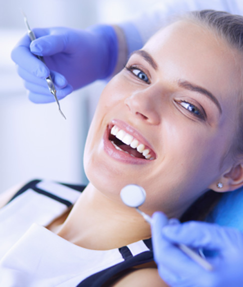The full mouth reconstruction process begins with a consultation with Dr.Emanuel